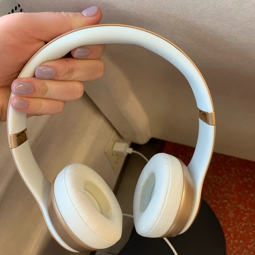 beats solo 3 gold wireless, case& charging cable